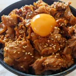 甘辛さがたまらない!至高のヤンニョム豚カルビ丼。