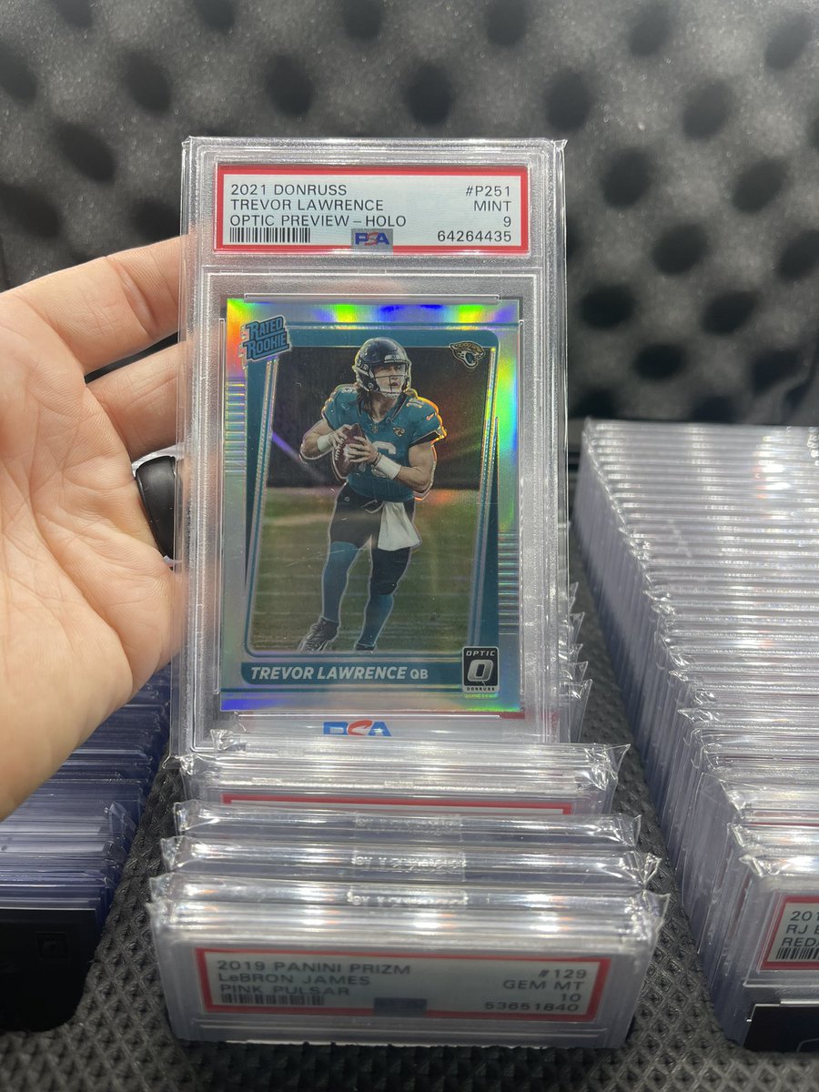 HitFactory__'s tweet image. Lamelo Ball Green Mosaic PSA 10 - $175
Luka Doncic Optic RR PSA 10 - $100
Trevor Lawrence Optic Preview PSA 9 - $125

@HobbyConnector @sports_sell