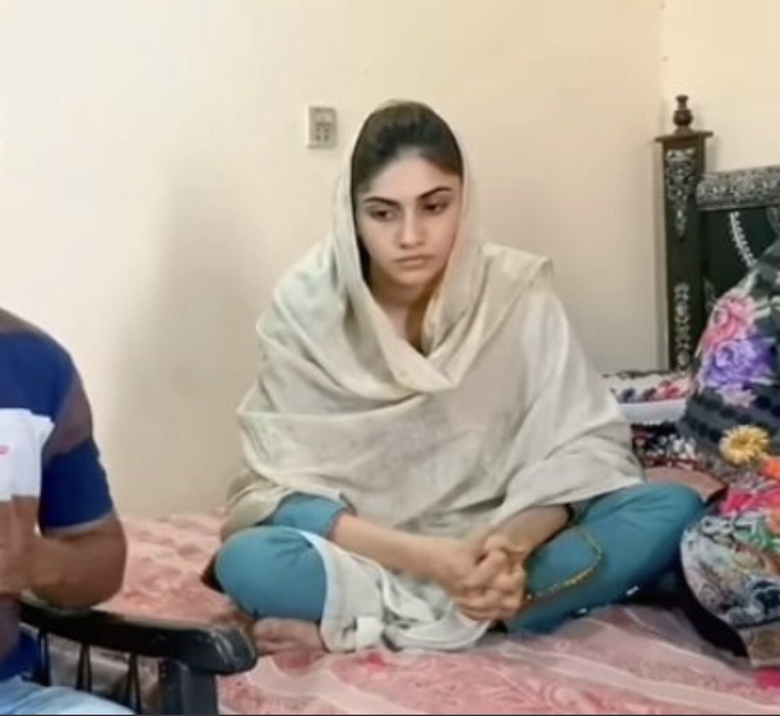 NotherAhmad5's tweet image. When you realize "kis chutiye sy impress ho gai thi mai"