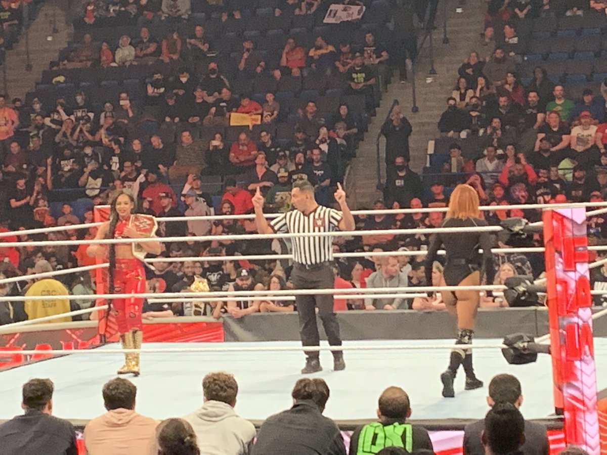 Bianca Belair vs. Becky Lynch is the post-show dark match! #WWERaw
