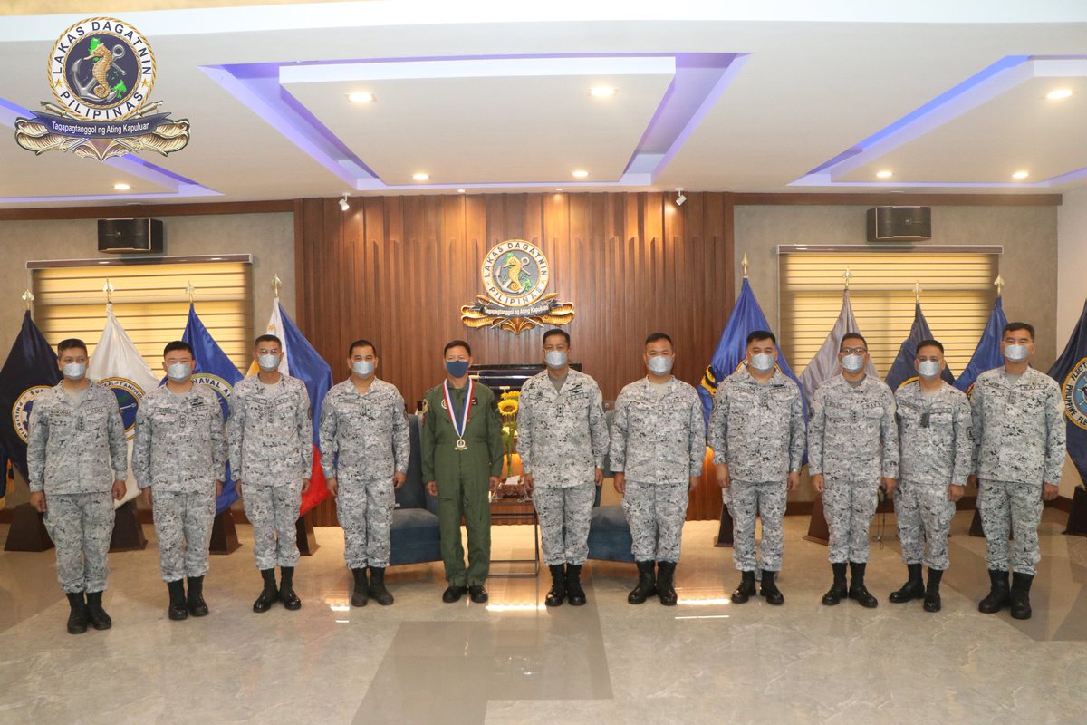 AFP's top 2 official bids farewell to the Fleet
#PhilFleetVanguardofOurSeas
#ModernandMultiCapablePHNavy
#AFPyoucanTRUST 
#SundaloSalamatSaSerbisyo

m.facebook.com/story.php?stor…