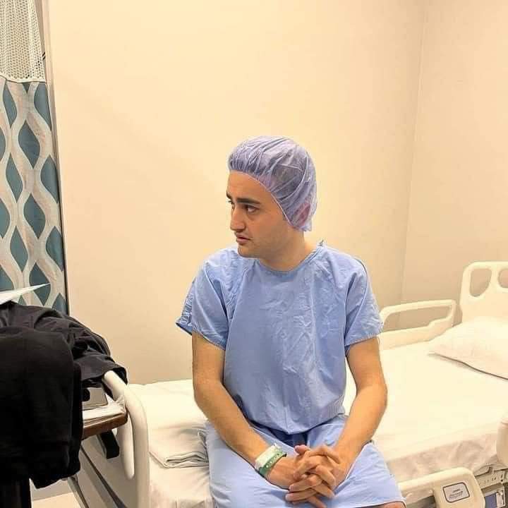 NaveedGulzar's tweet photo. Renowned Turkish Chef Burak Özdemir is suffering from brain tumour. 😢
Pray for his quick recovery. Aameen
@adeel_azhar
#sunrisewithadeel
#turkishchef https://t.co/IOFCEO1BQu