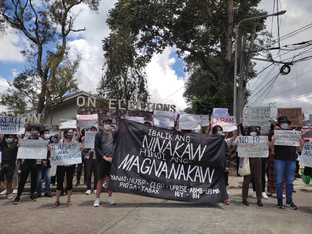 upboutcrop's tweet photo. NGAYON: Nagtipon ang iba't-ibang indibidwal at organisasyon sa harap ng Commission on Elections (COMELEC) sa Baguio, kasunod ng mga naitalang panadaraya't kapalpakan ng COMELEC sa paglunsad ng patas at malinis na eleksyon 2022, ika-10 ng Mayo.

#Halalan2022
#NoToMarcosDuterte https://t.co/4WyTxBaPOY