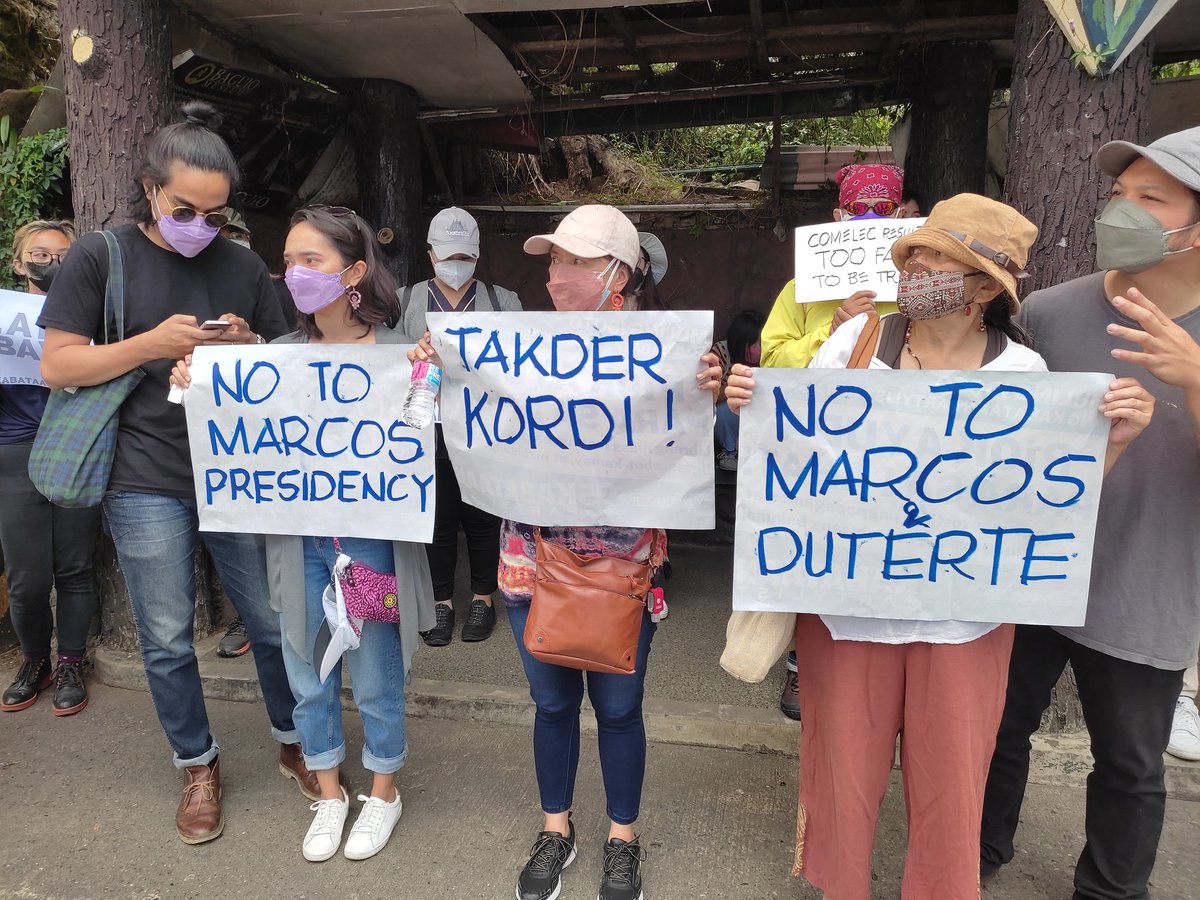 upboutcrop's tweet photo. NGAYON: Nagtipon ang iba't-ibang indibidwal at organisasyon sa harap ng Commission on Elections (COMELEC) sa Baguio, kasunod ng mga naitalang panadaraya't kapalpakan ng COMELEC sa paglunsad ng patas at malinis na eleksyon 2022, ika-10 ng Mayo.

#Halalan2022
#NoToMarcosDuterte https://t.co/4WyTxBaPOY