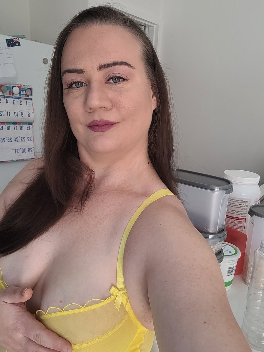 SinfulBlizz's tweet photo. Ready to make overnight oats in my sheer bodysuit https://t.co/7bCVEmn2DK