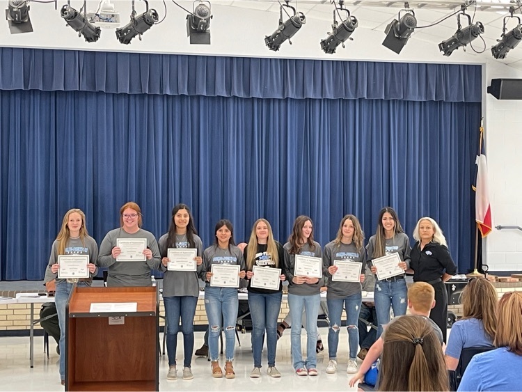 EaglePride247's tweet photo. Eagle Pride Alert! We were proud to recognize our Cross-Country State Qualifiers, Track District and Area Champions, and Track Regional Qualifiers at the board meeting tonight! Post your congratulatory comments below! #EaglePride247 https://t.co/zkRIoMadZD