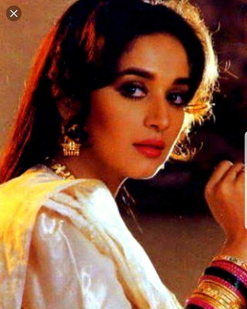 madhurisfanmex's tweet photo. Yea, she’s Madhuri Dixit
#adorable #woman #happy #always #madhuridixit #madhuri #DD3 #amazing #dancer #artist #bollywood #movies #awesome #stunning #cute #gorgeous #talented #sexy #muse #glamorous #pretty #diva #inspiring #passioned #excellence @madhuri… https://t.co/zv1OTLQyCu https://t.co/3HuiHpjGoe