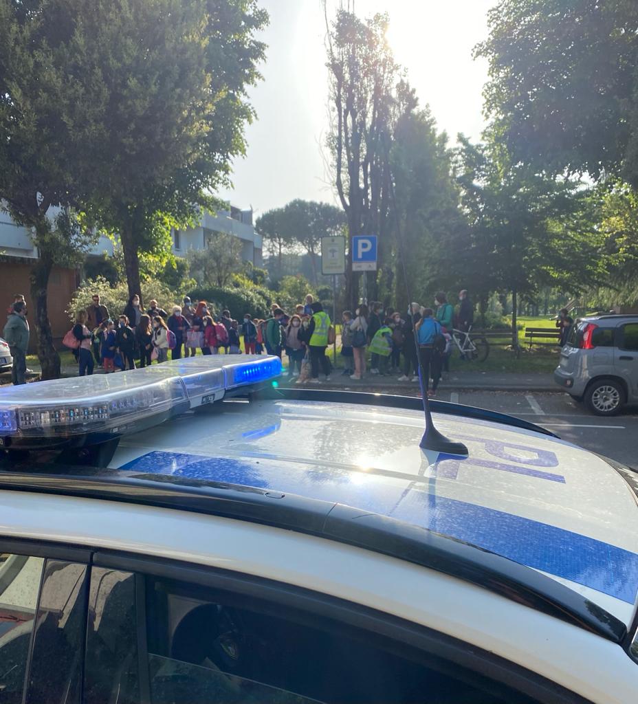 PlcesenaM's tweet photo. PLCesena-MercatoSaraceno @PlcesenaM #Sicurezzastradale #ScuolaCesena #MarinoMorettiCesena Il tragitto casa-scuola-casa #piedibus #sicurezzastradale #Educazionestradale #noicisiamo #PLCesena ora educare ad una mobilità sicura https://t.co/nDxBTudQ1S