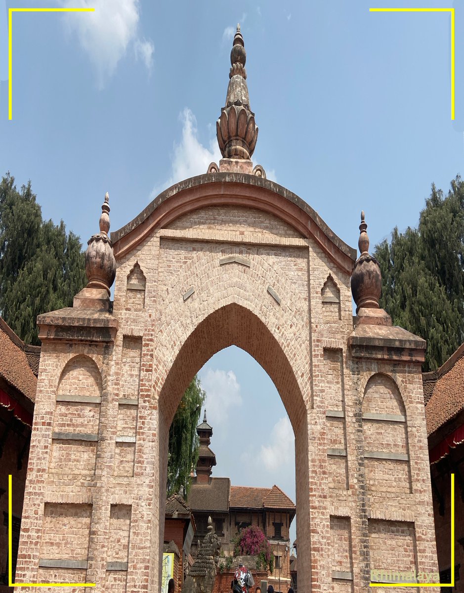 Gate way to Bhaktapur Durbar Square
#bhaktapurdurbarsquare
#touristzone
#sculpture
#architecture
#khowpa
#bhaktapur
#visitnepal
#routehimalayaa
#maingate