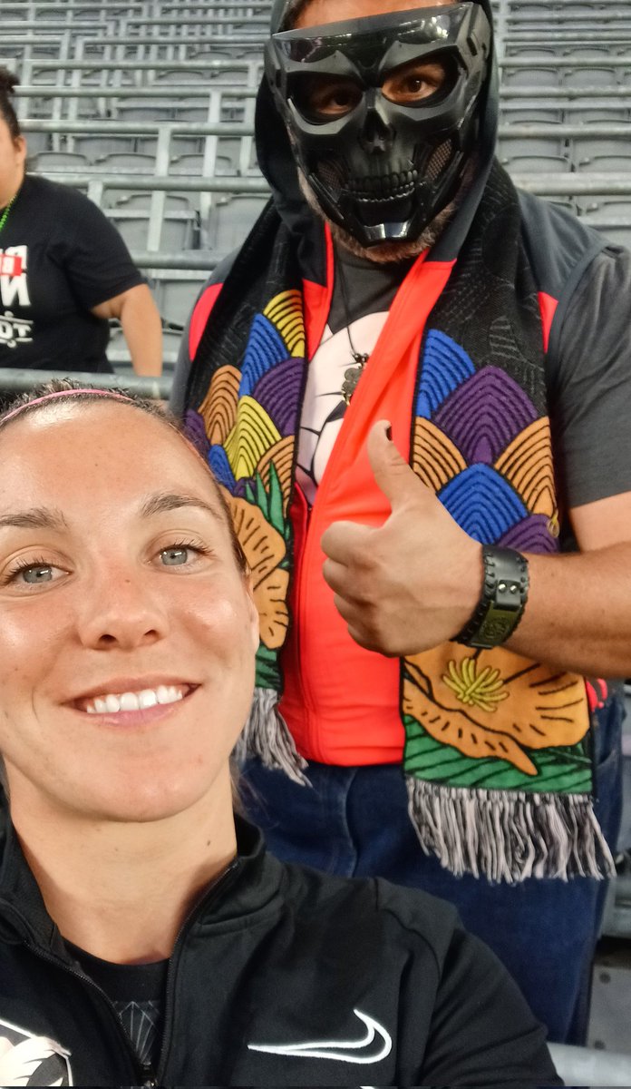 Thank you to Clarisse Le Bihan for cheering up us fans after the game!

Merci <a href="/Clarisse_Lb/">Clb</a> de nous remonter le moral après le match! #AngelCityFC #Rebellion99
