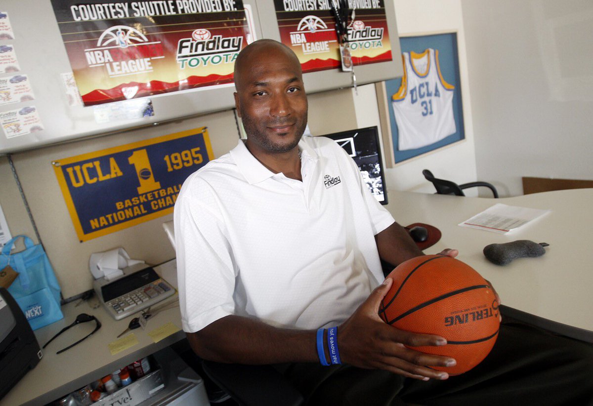 fridataviraa's tweet photo. although i don’t agree with the NCAA, in the O’Bannon case appeal the ninth circuit was right in stating that students shouldn’t be paid $5,000/year due to the definition of amateurism but that institutions should cover up to the full cost of college #ucr150 @besavageee https://t.co/8sNJW7TTnk