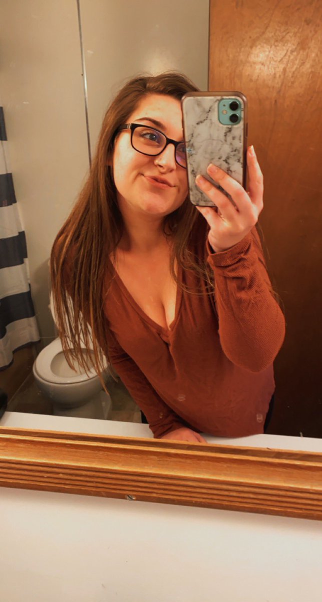 daphnee_obrien's tweet photo. Hi twitter 😋 https://t.co/og4PoxOsGW