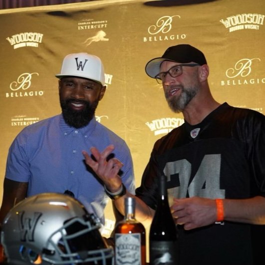 _Murf's tweet photo. #NewProfilePic
Insane to have a moment with the 🐐
@CharlesWoodson @woodsonwhiskey https://t.co/W0xx0adWoB