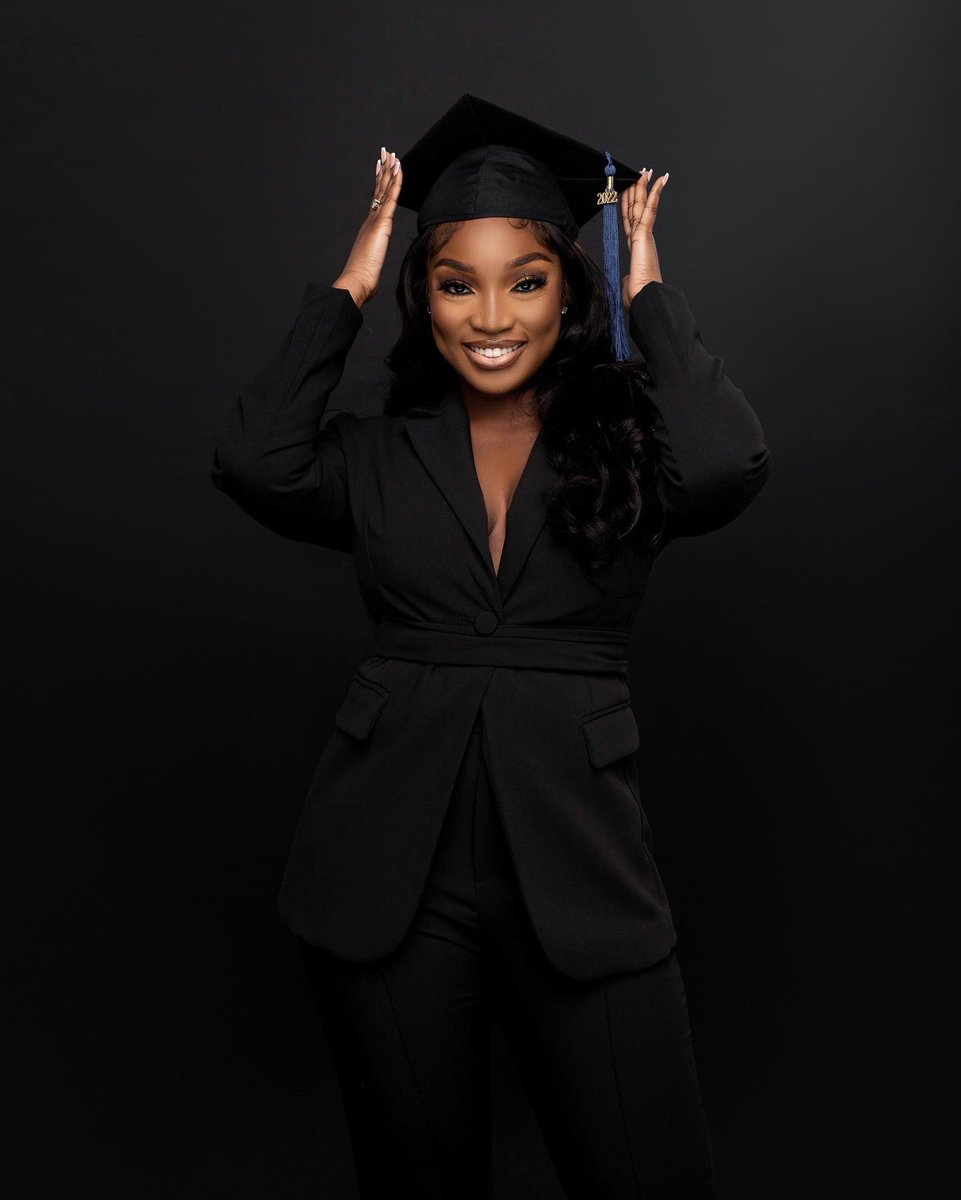 l_leaux's tweet photo. The tassel was worth the hassle 🎓

Allow me to reintroduce myself, 
Léila, RN 🩺🖤 https://t.co/C6r2tvsjSV