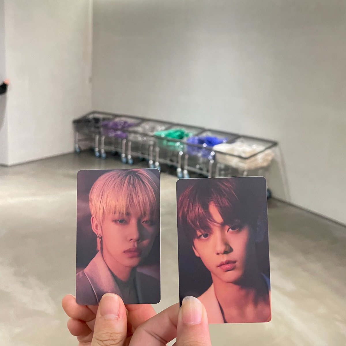 2000_12_05's tweet photo. 몇 장을 가져도 좋은 포토 티켓 🥰 https://t.co/sVGVfg9RSQ