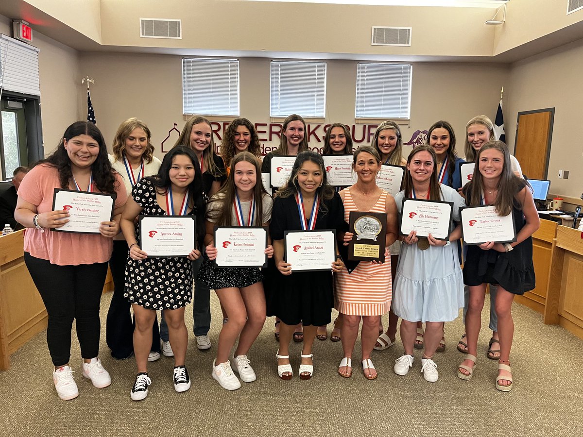 kkdanz's tweet photo. Thank you ⁦@FISDBILLIES⁩ School Board &amp; Dr. Rodriguez for honoring ⁦@LadyBillieBball⁩ for their State Semi-Final season. Your support this season-especially at the Alamodome is greatly appreciated. ⁦@billiesports⁩ https://t.co/8w7UK74iom