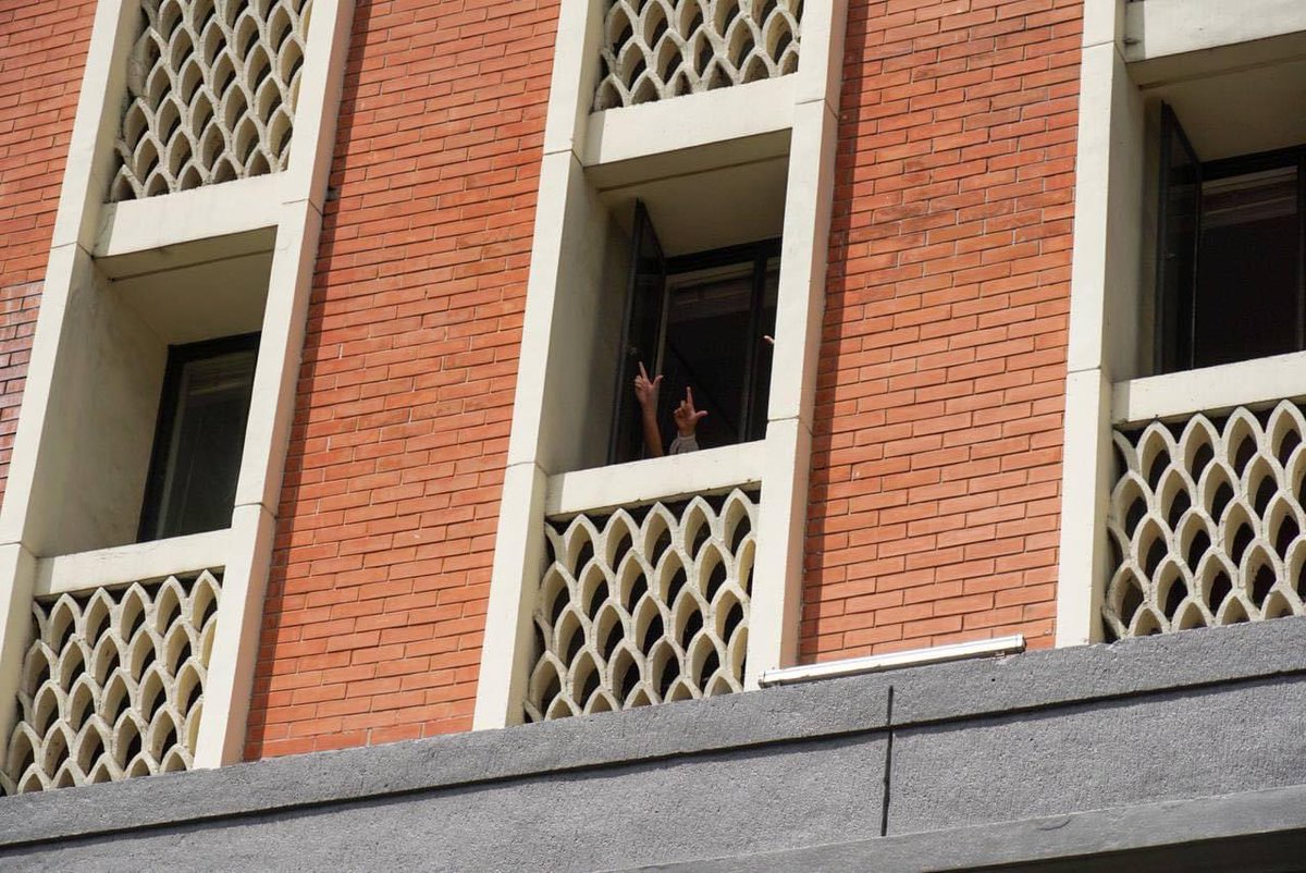 FEUTAMbayers's tweet image. Individuals from inside the main COMELEC bldg. in Intramuros appear to be making the &quot;Laban&quot; hand-sign associated with both the 1986 EDSA People Power Revolution &amp;amp; the campaign of Presidential candidate VP Leni Robredo. From the outside, protestors are heard chanting &quot;walk out.&quot;