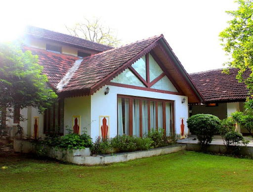 Loive_LocalHive's tweet photo. HH Vikramsinh converted 130 Sq. Km of his property into a wildlife sanctuary, grows organic crops on landholding of 100 acres surrounding his palace. A place where you can spend months working on novel, or seek solitude So when are you going

#india #conservation #royalty #mangoe https://t.co/Avzjojn66d