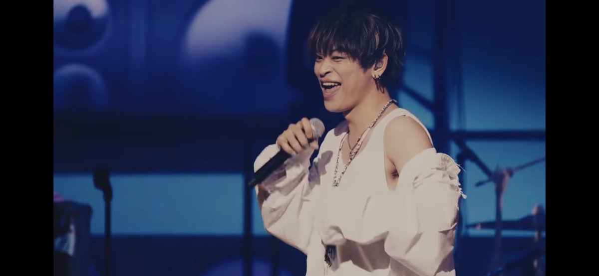 aaa_1126_446's tweet photo. 好きなところたくさんあったから厳選するの大変だったけど、服がはだけて二の腕見えちゃうところかっこいいです！！👏🏻👏🏻
#オーラル_YTMW

【期間限定公開】THE ORAL CIGARETTES Hall Tour 2022 「SUCK MY WORLD」 at Tokyo Gard... https://t.co/3M3NGcQ5RY @YouTubeより https://t.co/Mv1MSVd9Pg