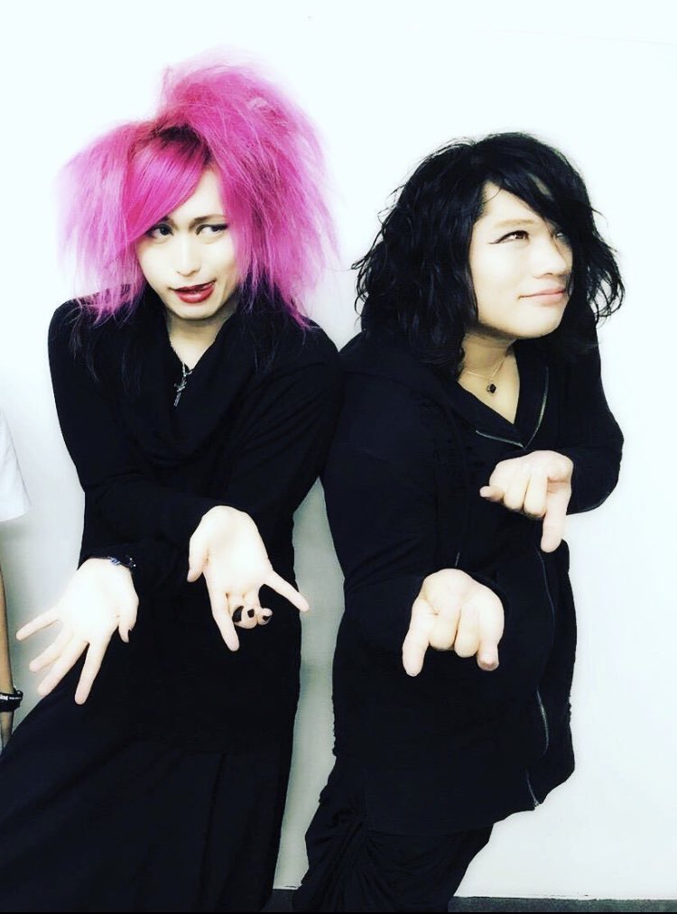BIRTHofficial's tweet photo. 【★☆お知らせ☆★】
🎊㊗BIЯTH6周年㊗🎊
いつも応援してくださり誠にありがとうございます。
お陰様でBIЯTHは本日6周年を迎えました。
ここまでやって来れたのも応援して下さった皆様がいたからです。
本当にありがとうございます。
本日21時より嬉しいお知らせがございます。 https://t.co/gFQnsy8iwU