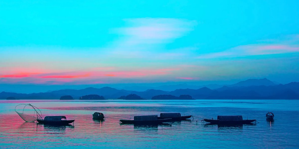 thisisChina_en's tweet photo. #QiandaoLake in #Hangzhou was selected by the China World Records Association with 1078 islands, creating the highest in the world. Here is the characteristic landscape of the labyrinth on the lake and the oasis of the soul~#Chinatravel #Zhejiang #100scenicspotsthatChinamustvisit https://t.co/yIcfeIowQ0