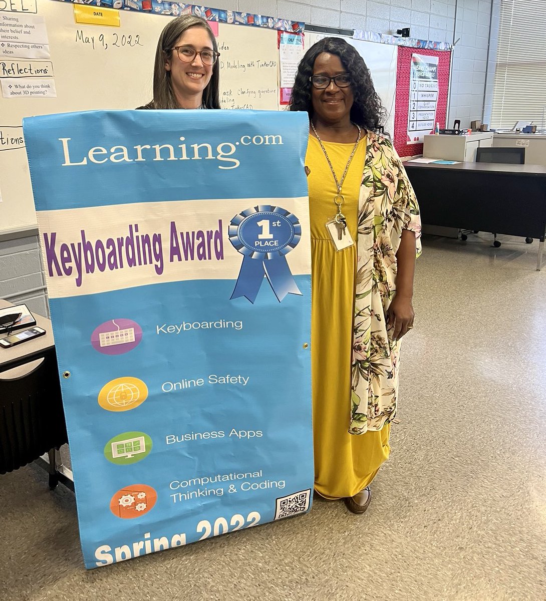 PatrickHenryMS's tweet photo. 🥳Congratulations @gwen_gwenandrus and @PatrickHenryMS Patriots for receiving the 🥇place A180 and HISD ⌨️ Award! Amazing work!🏆♥️
@EricaTran16 #SiSePuede https://t.co/hFjU5Hnfma