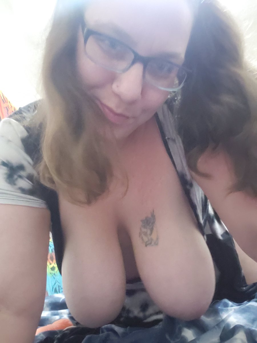 MeghanBran's tweet photo. Come chat with me! Free to subscribe!
https://t.co/O16K9dPe65 
#onlyfans #milf https://t.co/sNVndEOKpE
