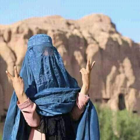 Elhamdav's tweet photo. Afghan women continue to fight for their right eventhough Taliban imposing high restrictions!
#FreeAghanistan
#Help2Adghans
#LetGirlsStudy https://t.co/ucdMWP0dHU