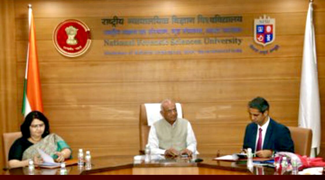 Delighted that Mahindra Defence has partnered with <a href="/NFSU_Official/">NFSU</a> in #Cyber #Defence &amp; #Forensics technology.

We at <a href="/MahindraRise/">Mahindra Group</a> are committed to develop capabilities &amp; leverage #technology to provide cutting edge solutions &amp; platforms to our customers.

#cybersecurity #digital