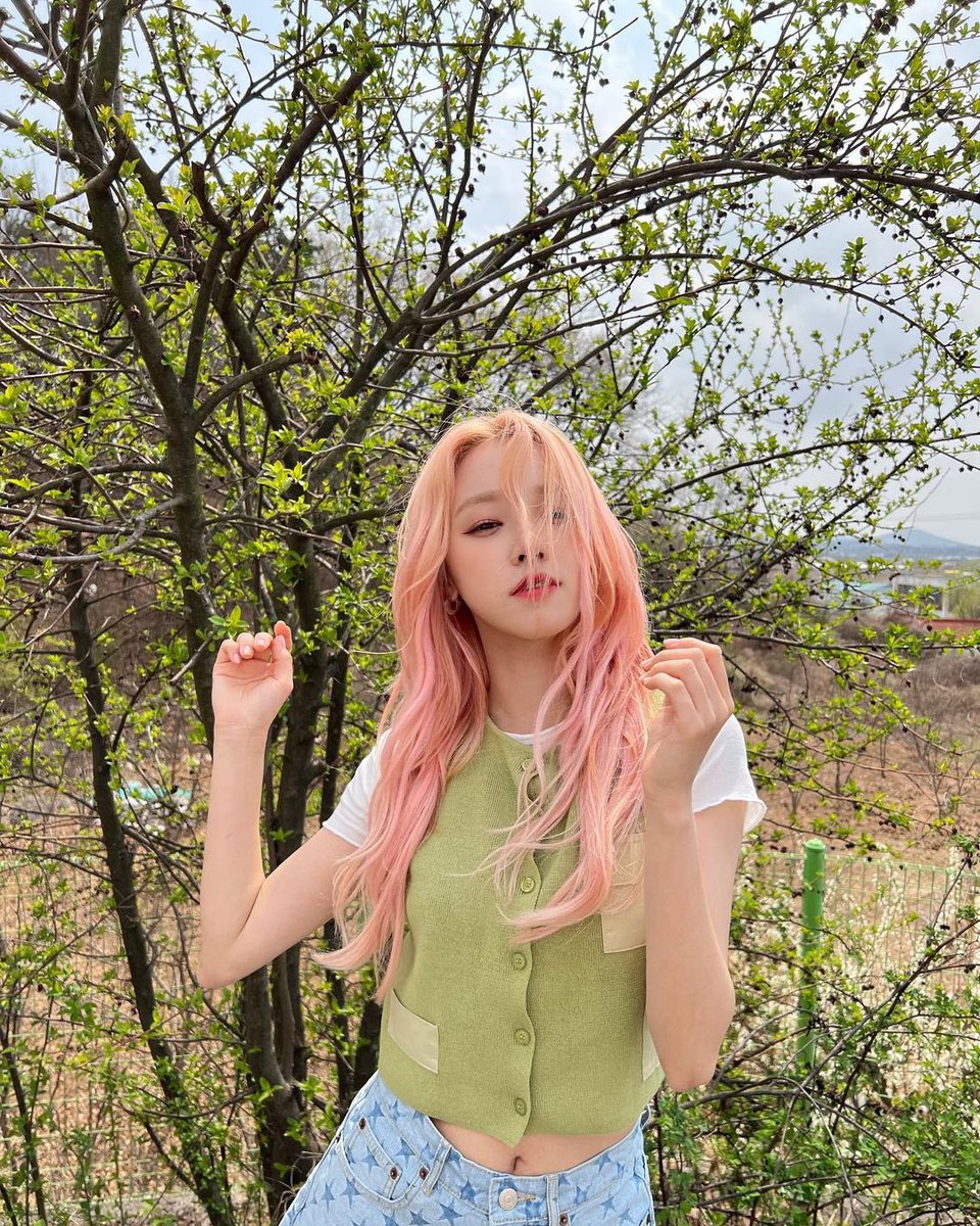 yeonchA___'s tweet photo. 우기 인스타🌸 https://t.co/TbCXqJmmZS