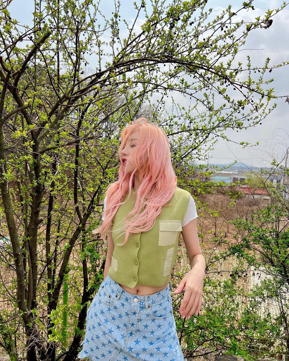 yeonchA___'s tweet photo. 우기 인스타🌸 https://t.co/TbCXqJmmZS