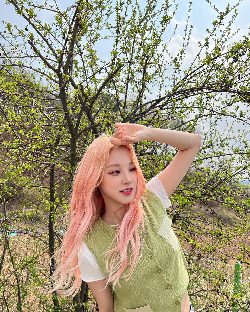 yeonchA___'s tweet photo. 우기 인스타🌸 https://t.co/TbCXqJmmZS