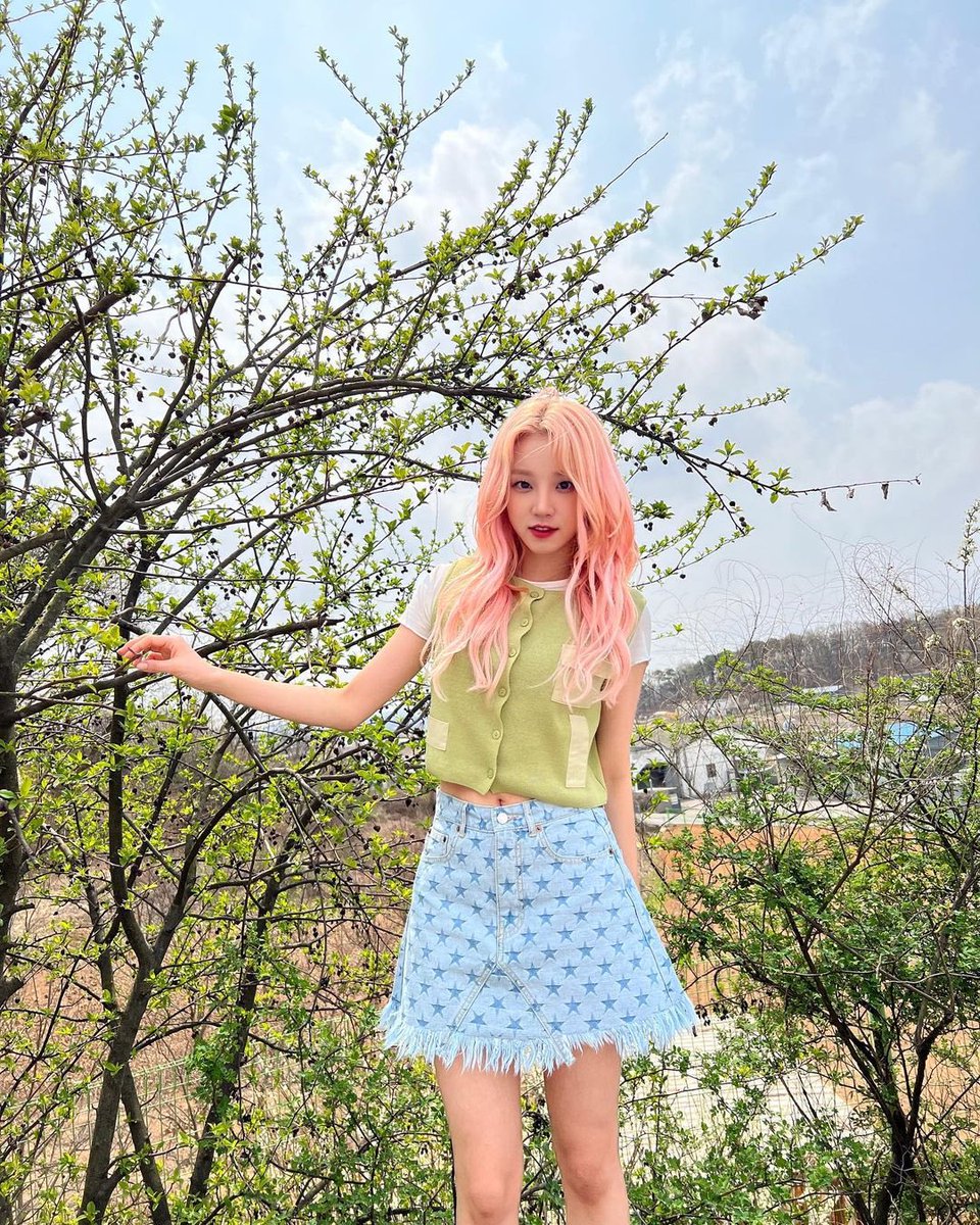 yeonchA___'s tweet photo. 우기 인스타🌸 https://t.co/TbCXqJmmZS