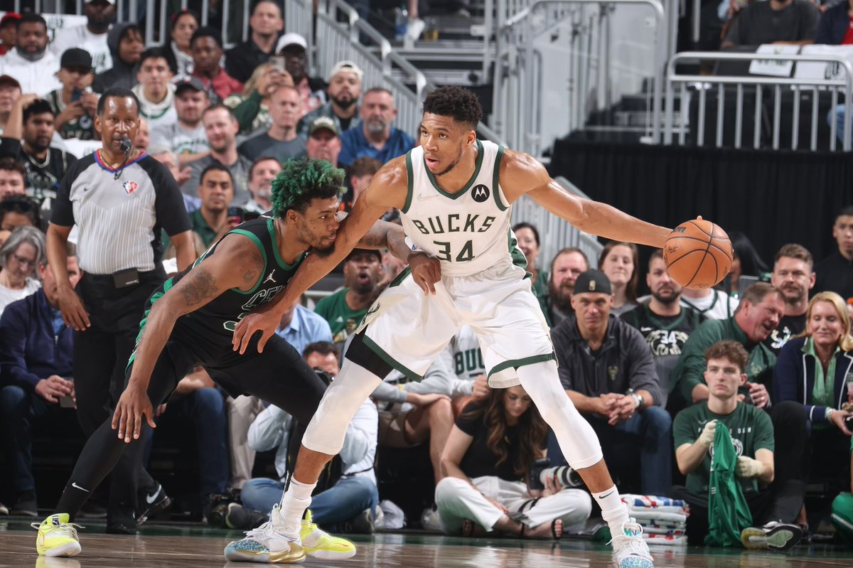 smart_MS3's tweet image. When Im almost 36 years old, please Lord, please let me be just a fraction of the player that @Al_Horford is! I mean- what an absolute amazing teammate and player. Big team win fellas.