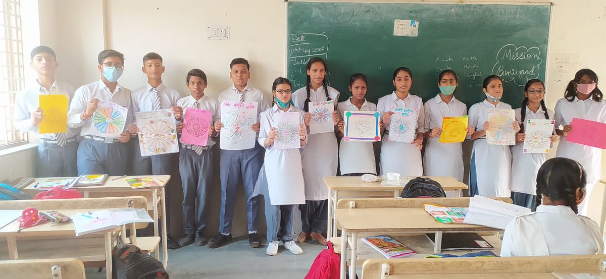 Dr. Mukesh Kumar (@drmukeshkumarg) on Twitter photo ये मिशन है मुस्कुराहट का, ये मिशन है खेल-खेल में सीखने का, ये मिशन है <a href="/DelGovtSchools/">Delhi Govt Schools</a> <a href="/delhigovteacher/">Delhi Govt. Teachers</a> का,
इस मिशन का राज है, आपस में बेहतर कनेक्ट, आपसी सहयोग और पारिवारिक वातावरण। <a href="/PbpandeyB/">B P Pandey</a> <a href="/Dir_Education/">DIRECTORATE OF EDUCATION Delhi</a> <a href="/LetsTalkEdun/">#LetsTalkEducation </a> <a href="/Reflectivediary/">Murari jha, PhD</a> ये मिशन है मुस्कुराहट का, ये मिशन है खेल-खेल में सीखने का, ये मिशन है <a href="/DelGovtSchools/">Delhi Govt Schools</a> <a href="/delhigovteacher/">Delhi Govt. Teachers</a> का,
इस मिशन का राज है, आपस में बेहतर कनेक्ट, आपसी सहयोग और पारिवारिक वातावरण। <a href="/PbpandeyB/">B P Pandey</a> <a href="/Dir_Education/">DIRECTORATE OF EDUCATION Delhi</a> <a href="/LetsTalkEdun/">#LetsTalkEducation </a> <a href="/Reflectivediary/">Murari jha, PhD</a>