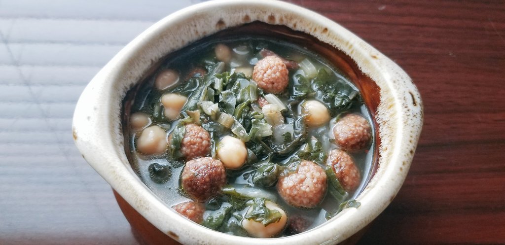SunnyDietitian's tweet photo. Tonight's dinner: Borani, a swiss chard and chick pea delight with mini kufteh bulghur meatballs, topped with a dollop of yogurt and some garlic. Yummy. Comfort food. #ArmenianCuisine #ComfortFood #HealthyEating #NutrientPacked https://t.co/VDMBCEN4vv