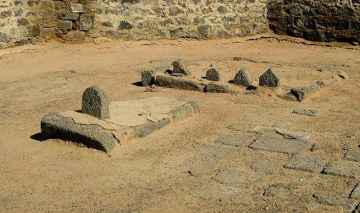 jahida_humanity's tweet photo. #Rebuild_JannatulBaqi A Community which is known for its brotherhood, being shoved down by the protector of that community. The Muslim World will be feel entrenched in perusal of such acts.
#Baqi_building_our_demand  #Baqi https://t.co/K2bVqUt9S1