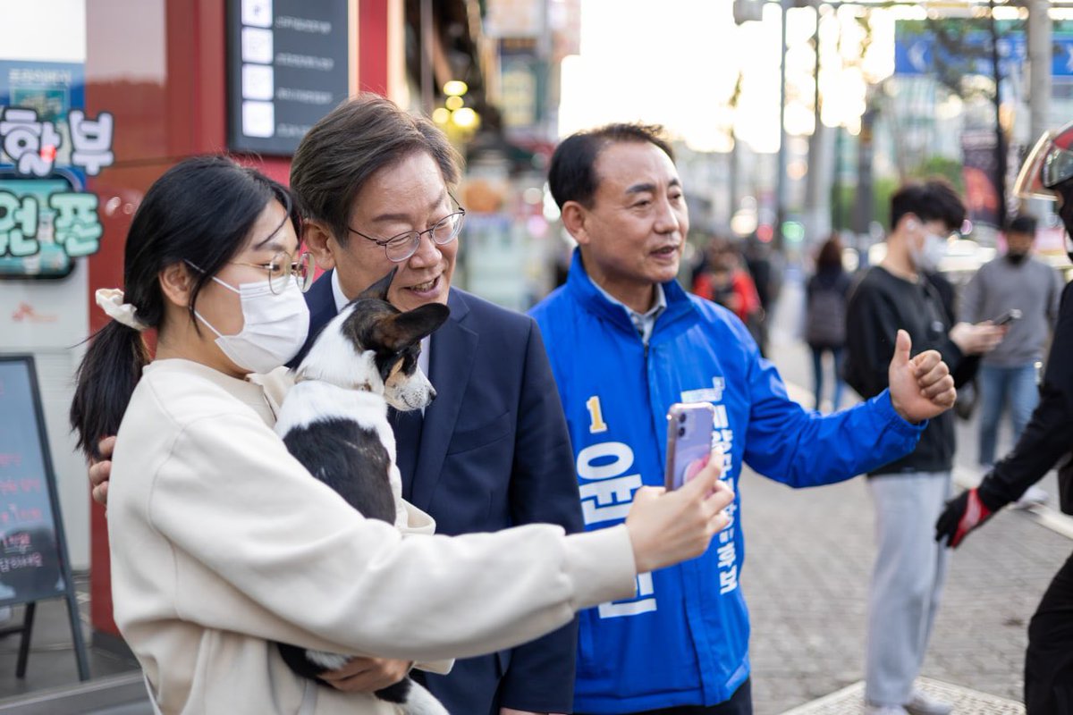 보면 볼수록 알면 알수록 
매력이 넘치지요 
#인천 #계양 #엄지척👍

어제 상가투어 중 만난 
계양구민분들과^^

오늘 저녁엔 
#박촌역 에서 뵙지요☺️

#잼있는계양