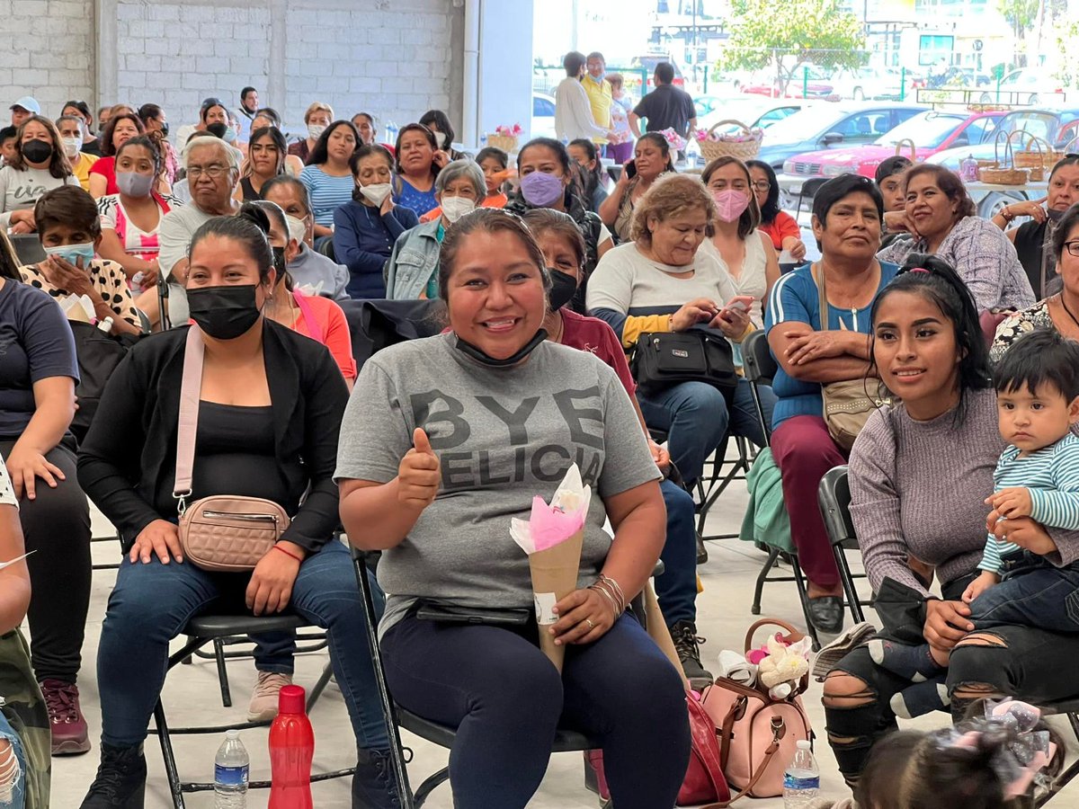 El Dip. Toño López celebró con 350 mujeres, el día de las madres.
<a href="/tonolopezruiz/">Toño López Ruiz</a> <a href="/CongresoPue/">H. Congreso de Puebla</a>
