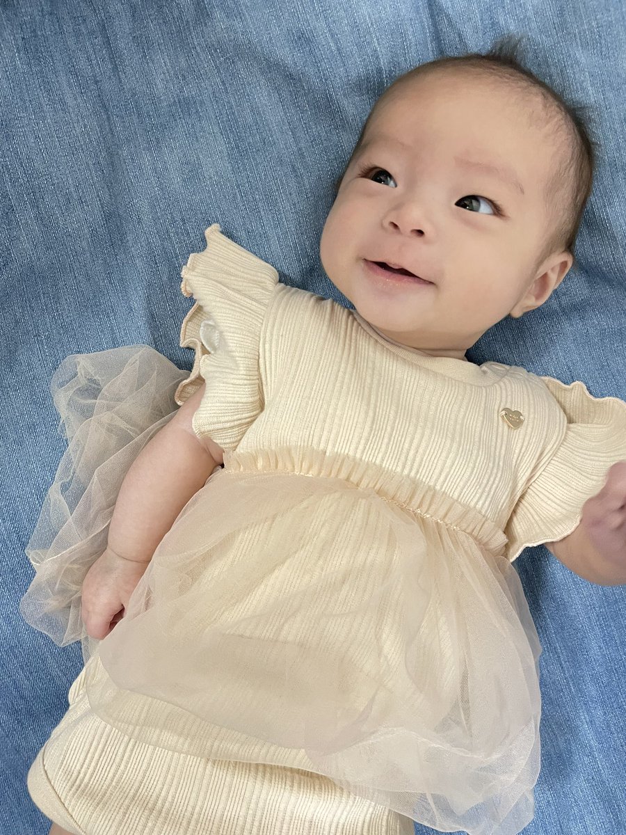 lan__7no's tweet photo. パパと睨めっこする叶彩ちゃん🧡
今月で産まれて3ヶ月🌱🤎
我が子の成長早すぎて、こっちが追いつかん…🥲🌼
パパもママもまだまだ成長過程🌵🧡 https://t.co/26llHNQAqN