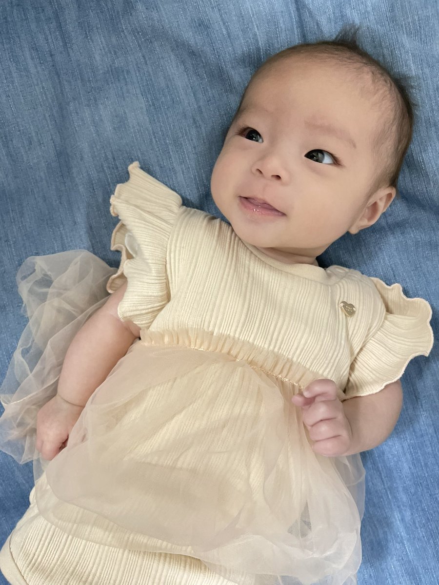 lan__7no's tweet photo. パパと睨めっこする叶彩ちゃん🧡
今月で産まれて3ヶ月🌱🤎
我が子の成長早すぎて、こっちが追いつかん…🥲🌼
パパもママもまだまだ成長過程🌵🧡 https://t.co/26llHNQAqN