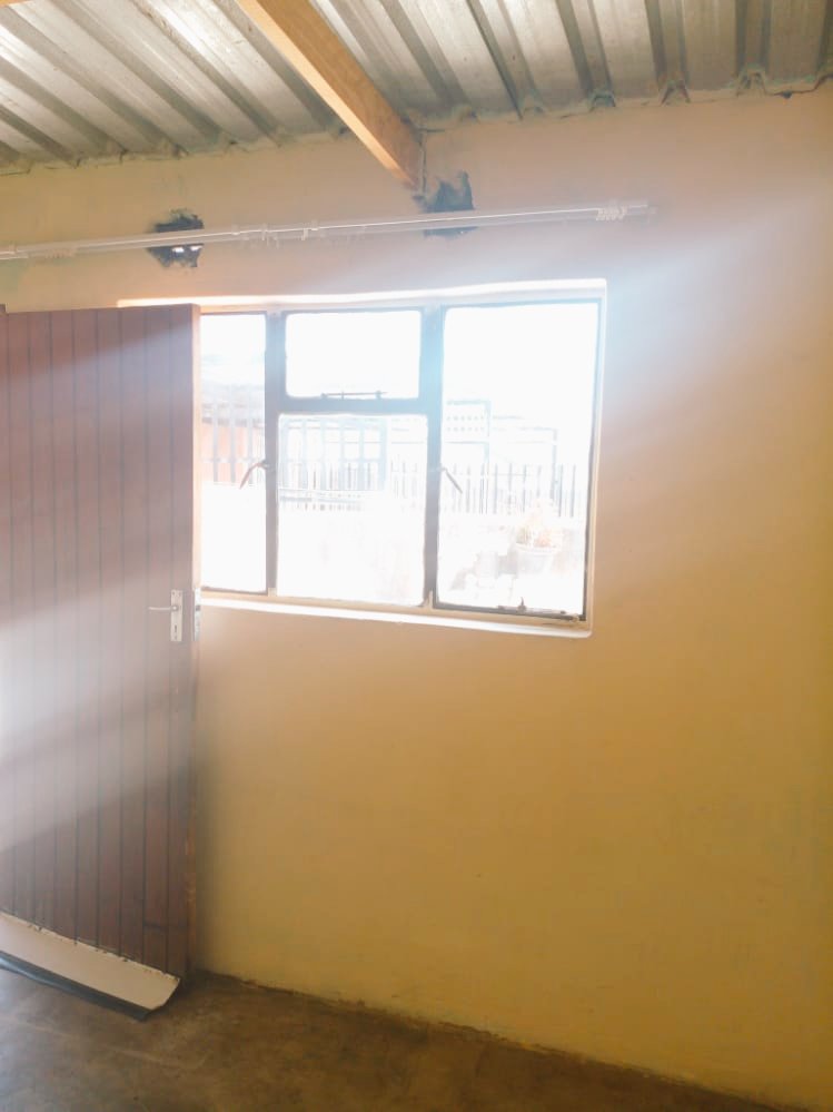 WanderBooi's tweet photo. ROOM FOR RENTAL AVAILABLE...

ADDRESS: Mangrove St, Ebony Park, Midrand, 1632 
•PrePaid Electricity Meter Included

Short-term &amp; month-to-month rental available. For more information call➡️ +27 61 645 2822 Or Text Via WhatsApp🔗 https://t.co/YwVYEuKUfR OR https://t.co/g9tDBVPFYE https://t.co/AyRi4bbkol