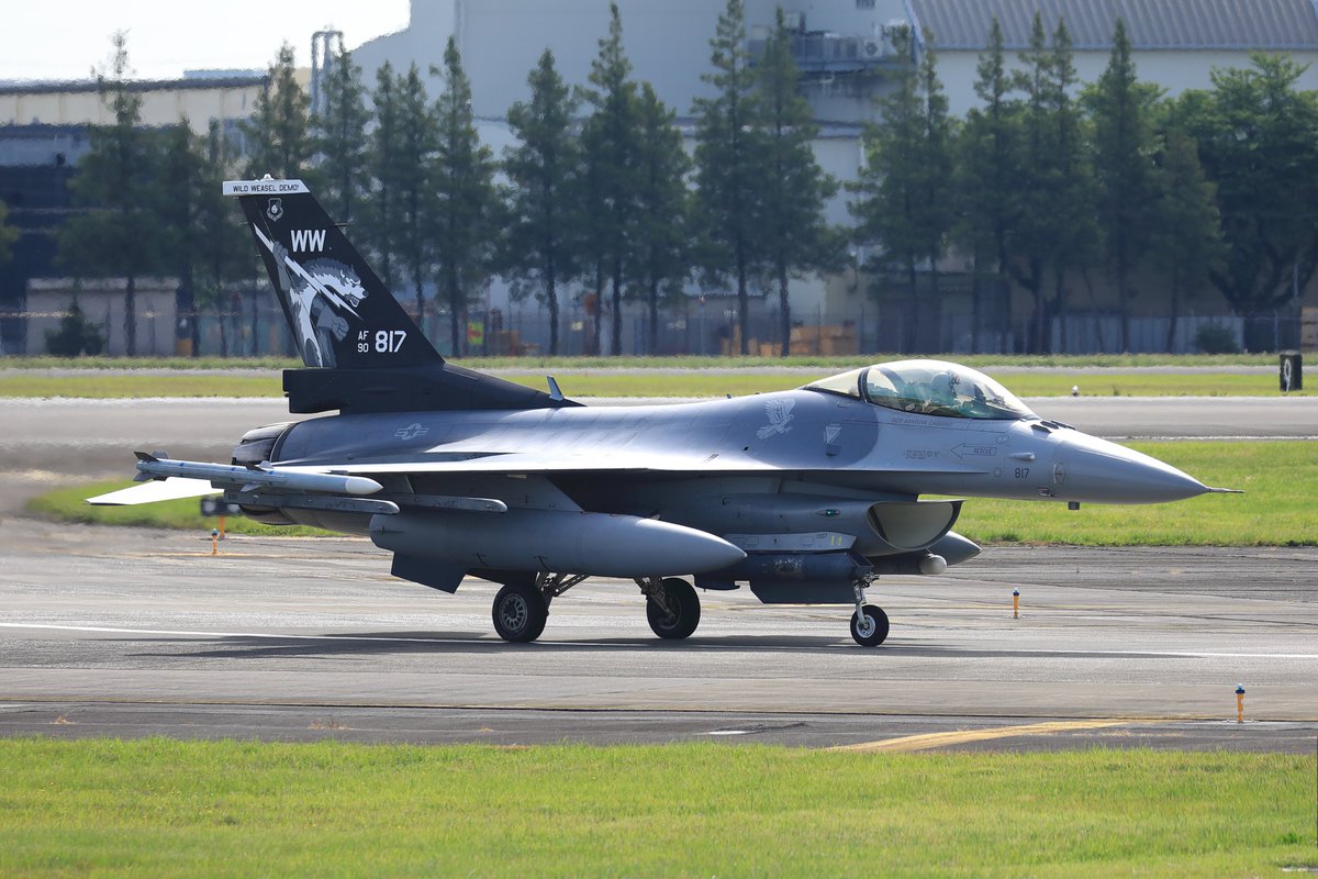 raptor01s's tweet photo. 2022/05/10    #横田基地　＃RJTY
F-16CM   WILD WEASEL DEMO! https://t.co/vvontUpFEx