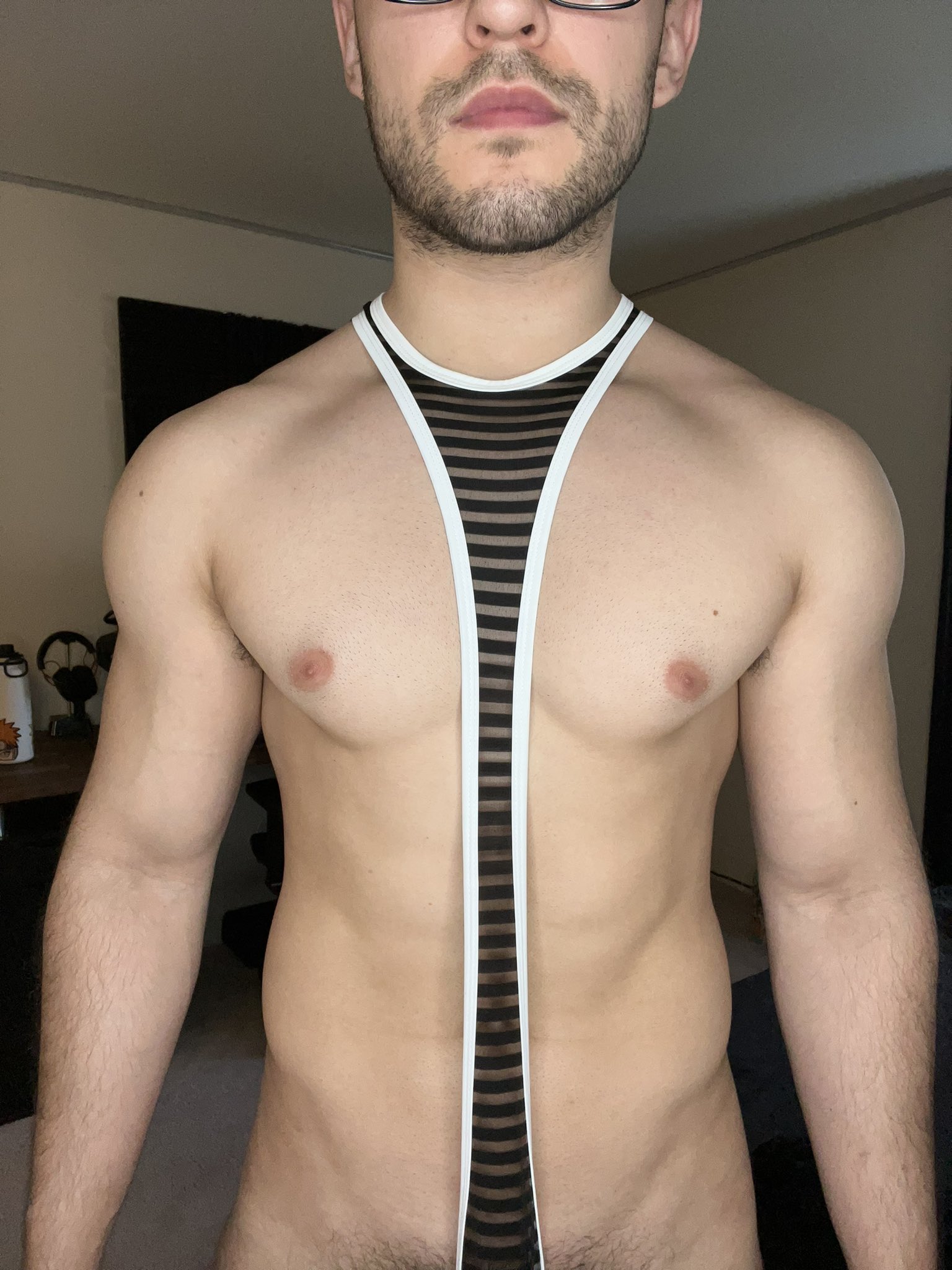 What the fuck kind of bathing suit is this? 😤 https://t.co/7BvufJfTW2