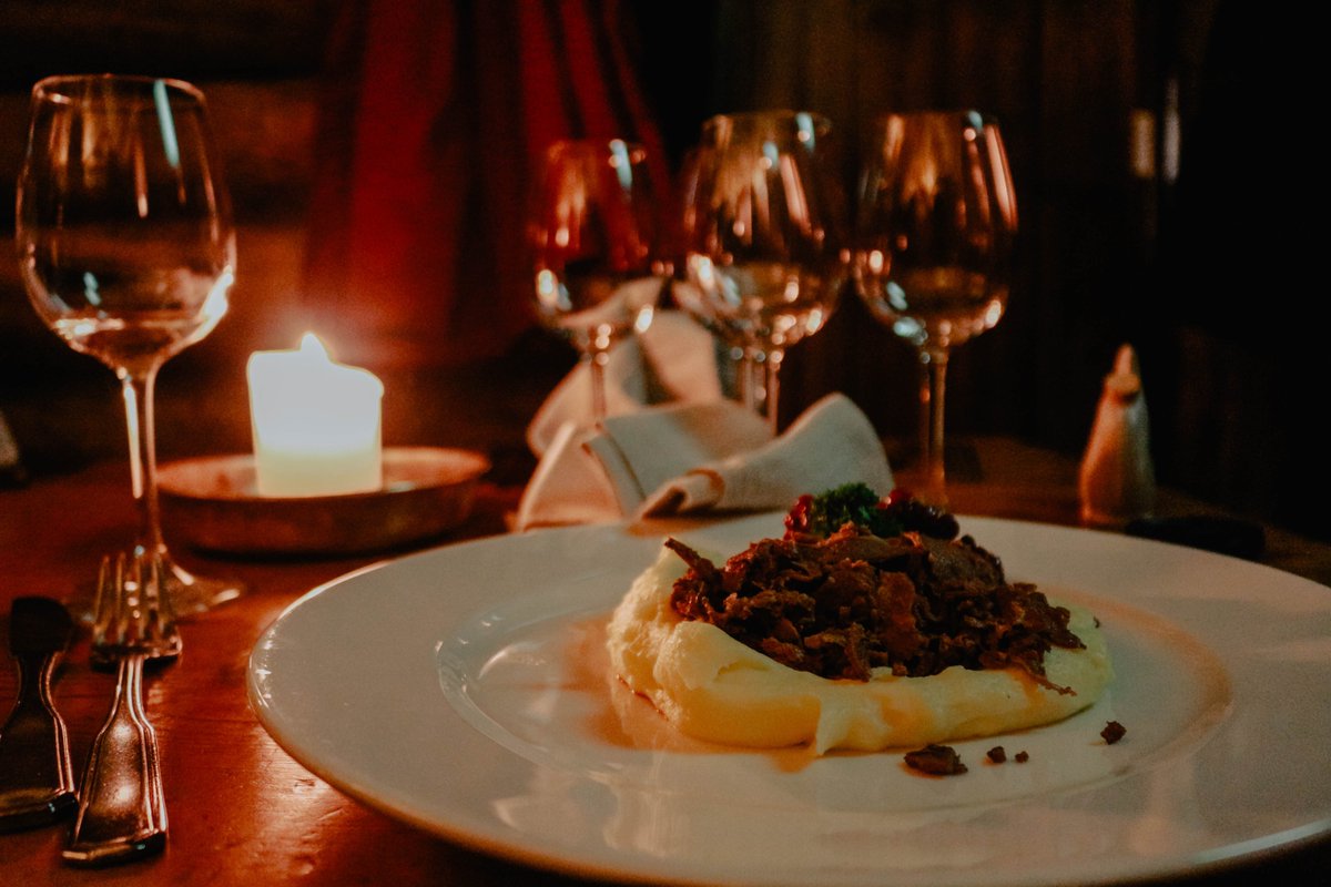 SevenEightWine's tweet photo. Wine 🥂 is meant to be with food 🍲 - that's the point of it.
.
.
.
#winewithfood #food #wineglasses #deliciousfood #deliciouswine #winethoughts https://t.co/Gf7OZ8VNwl