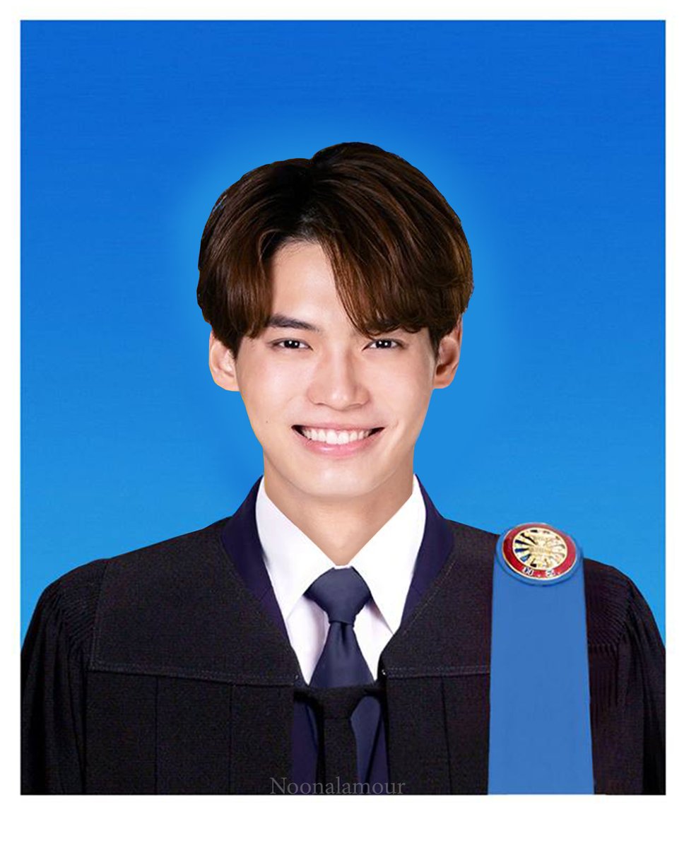 เมธวิน โอภาสเอี่ยมขจร 
สำเร็จการศึกษาเศรษฐศาสตรบัณฑิต
คณะเศรษฐศาสตร์ มหาวิทยาลัยธรรมศาสตร์ 
(หลักสูตรนานาชาติ)

ความภาคภูมิใจของยัย สนบ เลย🐰🎓✨

Win Metawin 
#Winmetawin @Winmetawin