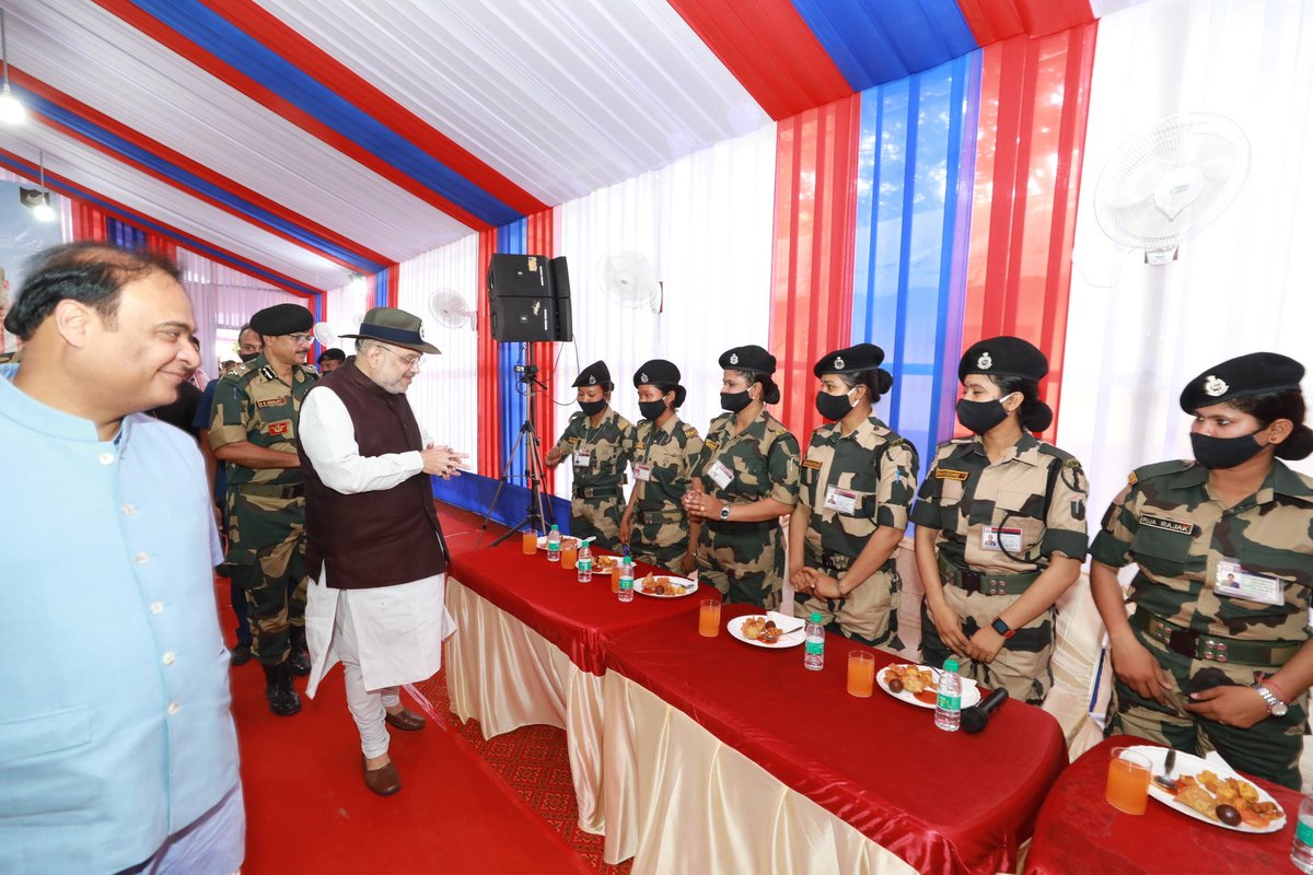 'The Origin And Legacy' of IndoBangladesh Border.
Accompanied honorable  home minister  Shri @AmitShah  Ji on his visit to Border Outpost of the 45th Battalion of @BSF_India  at ankachar along #Bangladesh border.
#homeministervisits of #AmitShah