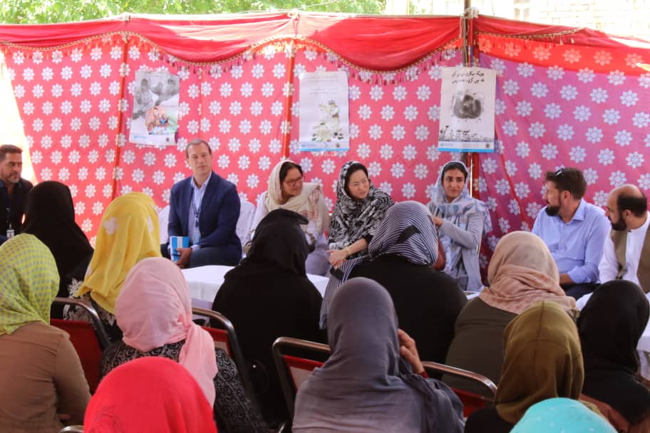 UNODC_AD's tweet photo. 📢💬UNODC high-level mission: @MiwaKatoEmpower & implementing partner #DACAAR met with poultry women group in Kabul. @UNODC is supporting livelihoods through 2021-2022 Japan supplementary fund. Food security is a priority for all! @MofaJapan_en🌱🌿 https://t.co/3W4TgIPArO