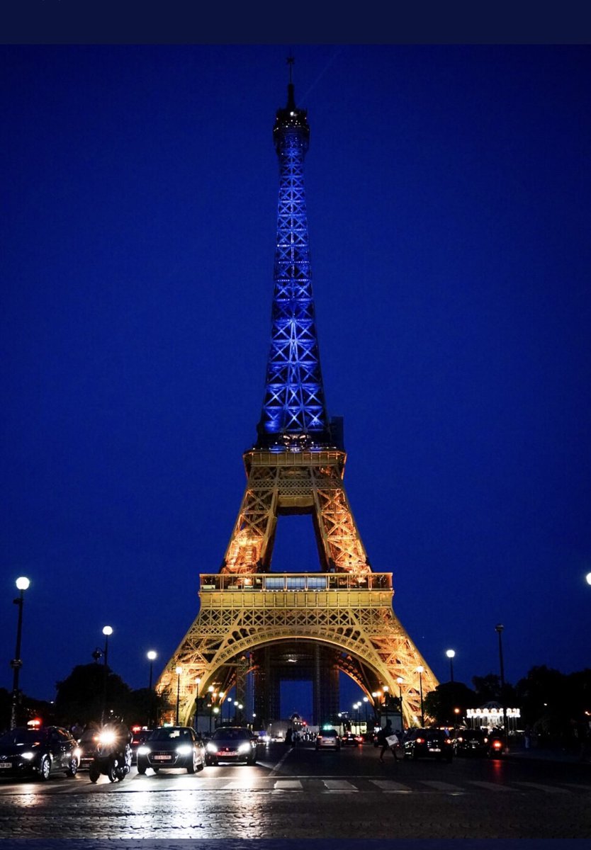 BacleHelene's tweet photo. Paris by night👌 https://t.co/OyhvDFllq8