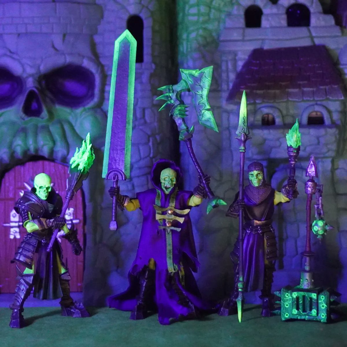 dadastoys's tweet photo. #scaphoids #flourecent #Armory #mythiclegions #castlegrayskull #grayskull #MastersOfTheUniverse #motu #skeletor https://t.co/X1t0UJWfGz